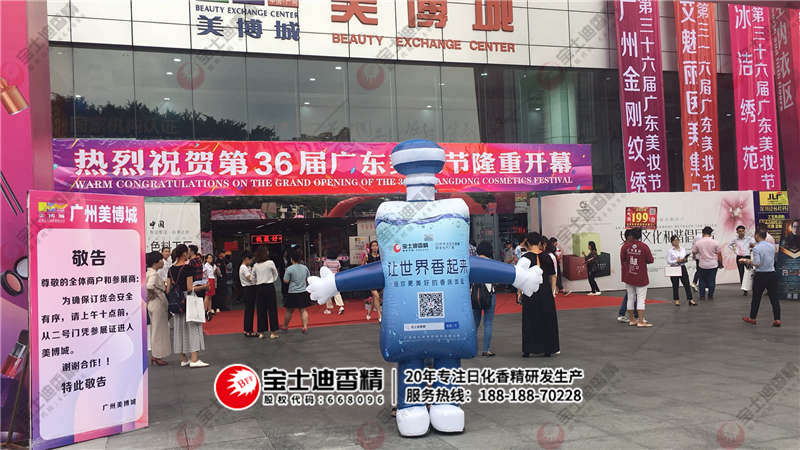 公仔在門口 公仔在門口