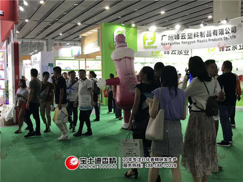 大家觀看公仔 大家觀看公仔